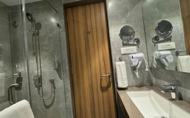 Hotel Mumbai House Mindspace Malad