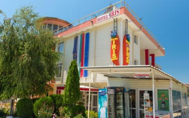 Отель Iris Beach Hotel - Half Board Болгария, Свети Влас - отзывы, цены и фото номеров - забронировать отель Iris Beach Hotel - Half Board онлайн вид на фасад