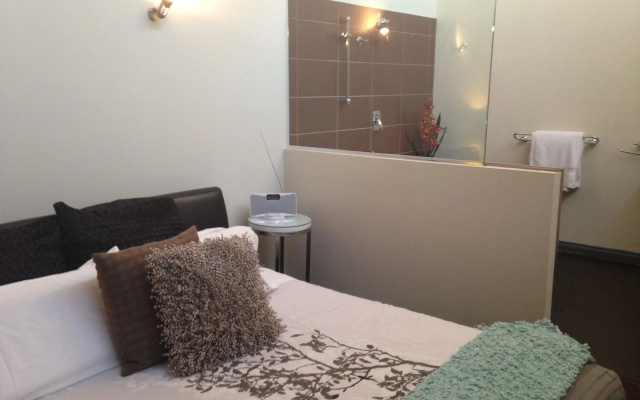 The Albert Guest House and Mills Spa Suites