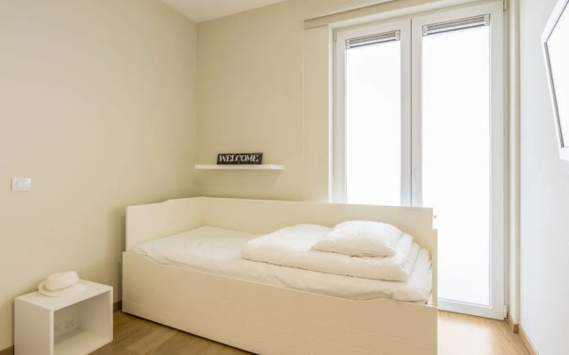 Spacious Apartment With Terrace