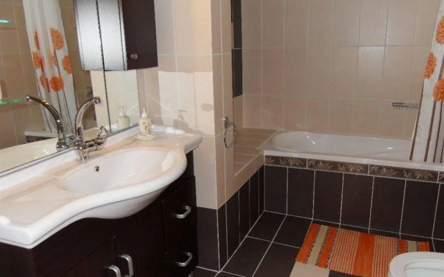 Omorfi Poli Holiday Apartment