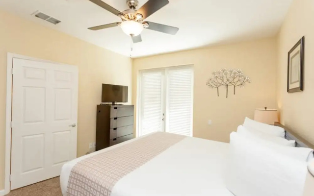 Vista Cay - 8001 Coolbreeze Dr #118