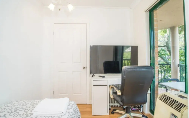 Spacious & Cozy Apartment In Heart Of Redfern