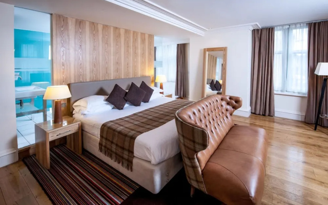County Hotel