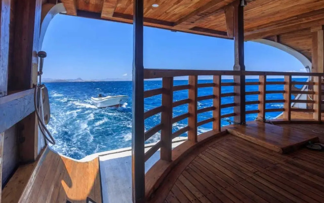 Helena Liveaboard