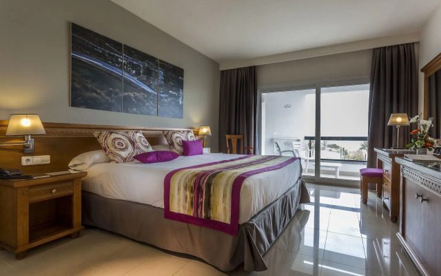 Отель Grand Palladium Palace Ibiza Resort & Spa