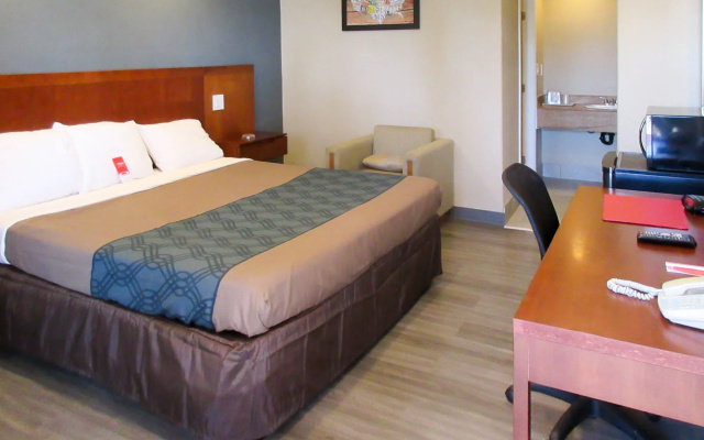 Econo Lodge San Bernardino I-215
