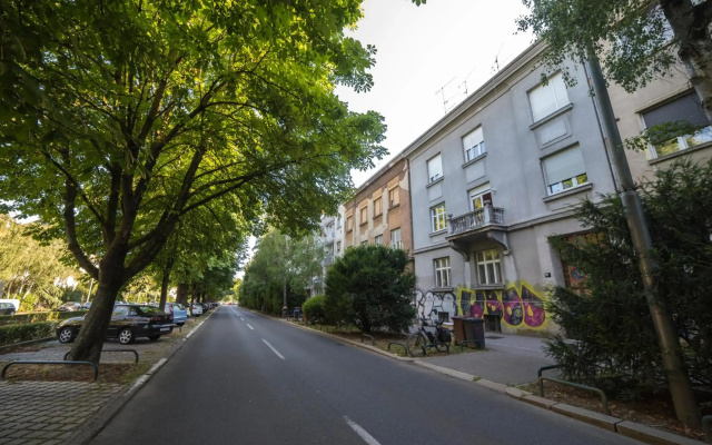 Green Leaf Apartment