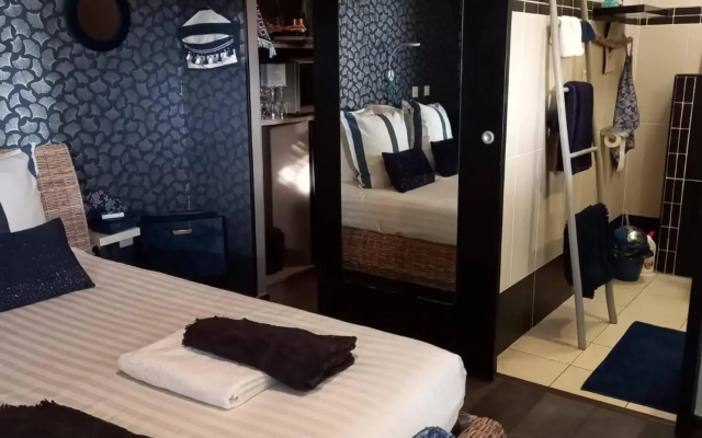 Suite INDIGO JACUZZI PRIVE PISCINE VUE MER acces cuisine laverie