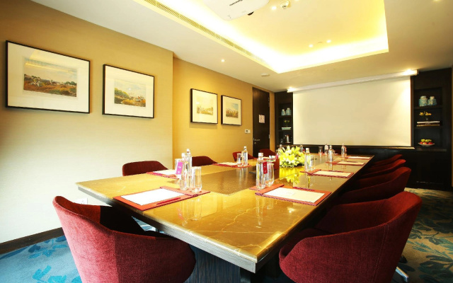 Hilton New Delhi Noida Mayur V