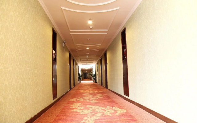 Vienna International Hotel（Guangxi Guilin Yangsuo West Street and Ten-mile Gallery）