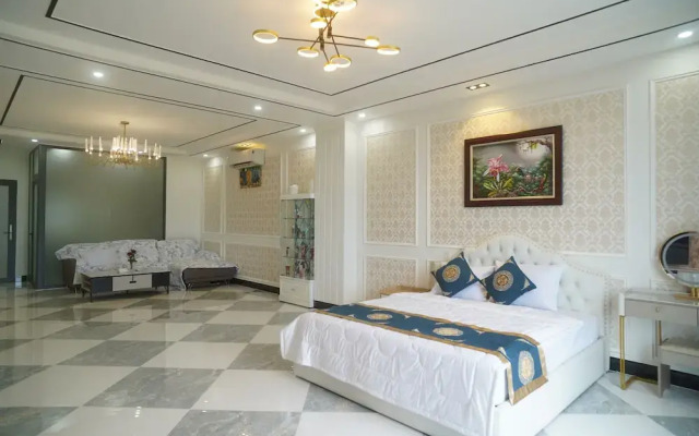 Queen Luxury Hotel