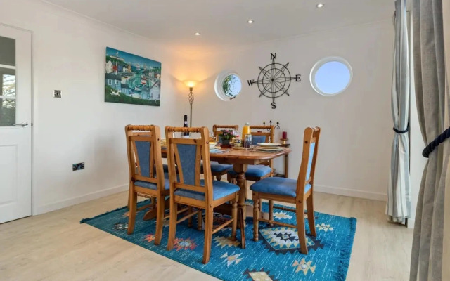 Four Oaks - Sea and Harbour Views