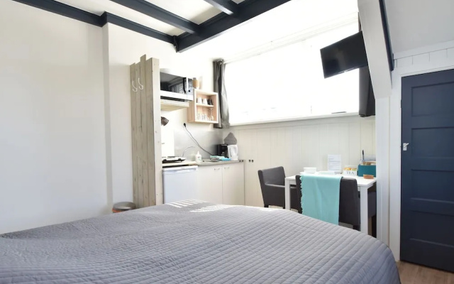 Elegant Studio Near Beach