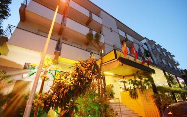 Hotel Arlino вид на фасад