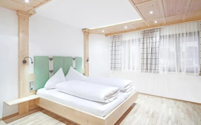 Hotel Alpenstolz