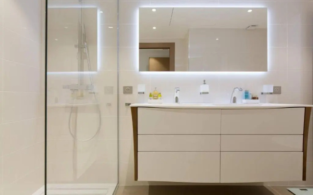 Carlton Area : Luxury & New 2 Beds/ 2 Baths