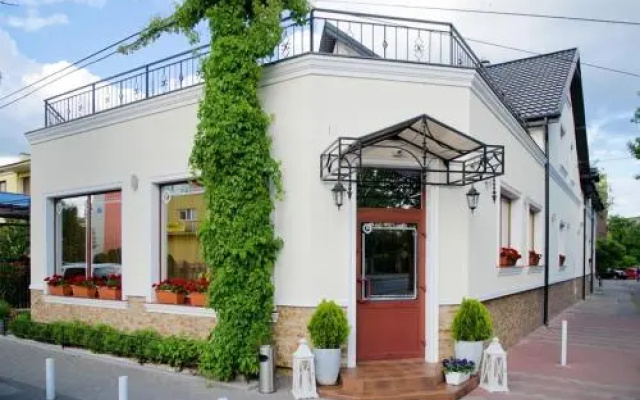 Figaro - Hotel I Restauracja