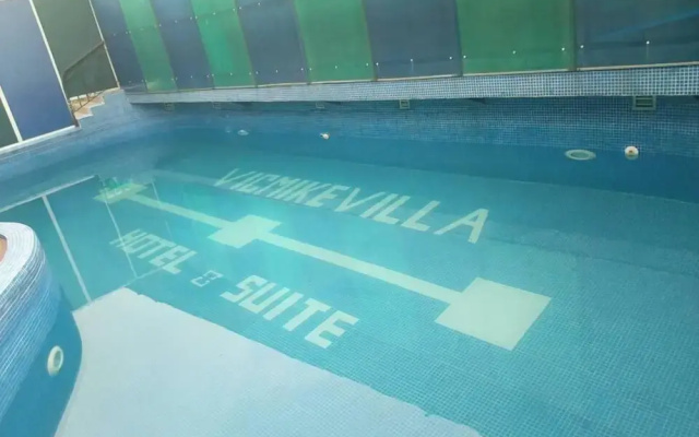 Vicmike Villa Hotel & Suites