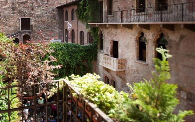 Отель Relais de Charme Il Sogno di Giulietta - Guest House