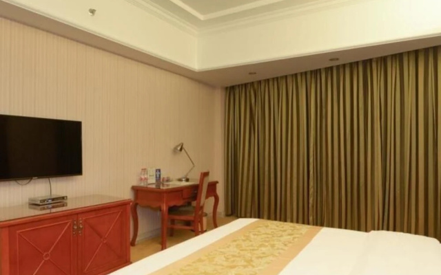 Vienna Hotel Guigang Central Square