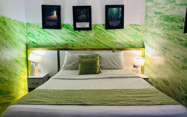 The Autograph Basics Hotel