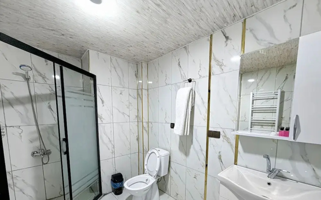 Fullmoon Suit Otel
