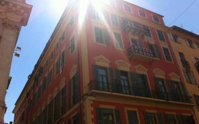 Hotel Cresp вид на фасад