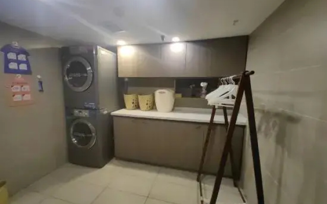 Hanting Hotel Chongqing Jiefangbei Pedestrian Street Center