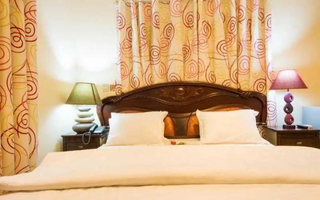 Pebble Pine Hotel