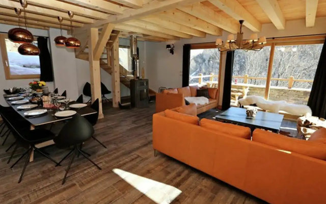 Luxury Chalet in Valloire With Wood Burning Stove and spa