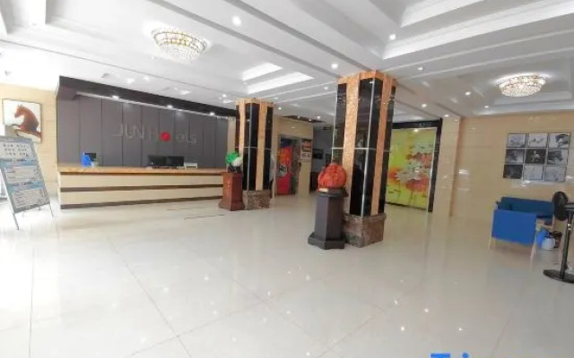 Junyi Chain Hotel (Anqing Tongcheng City Transportation Hub Center Tongcheng Station)