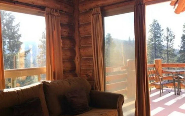 Bigfoot Lodge B & B