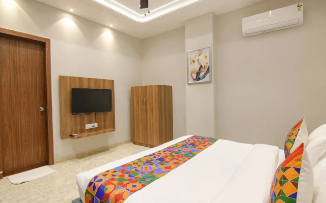 Fabhotel Prime Royal Court