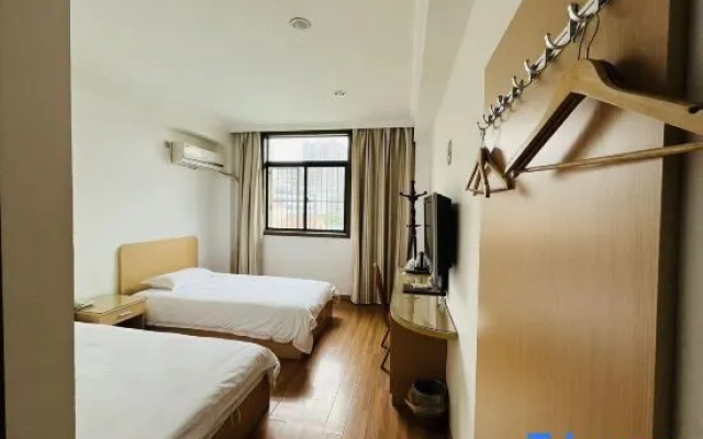 Shanghai Jiujin Hotel (Railway Station Zhabei Central Hospital Branch)