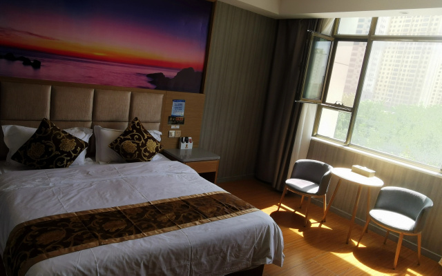 Super 8 Hotel (Aksu Jinlan Square)