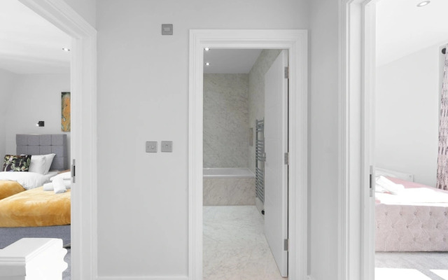 4BDR 3BA Family Home Garden in Isleworth