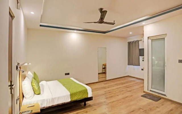 Hotel Noida Grand
