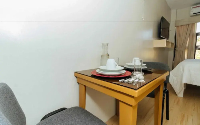 RedDoorz Plus @ Ruby Las Pinas Weekly Stay