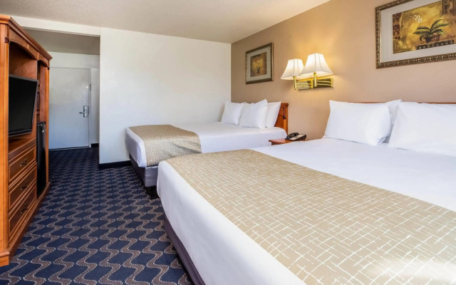 Travelodge by Wyndham Red Bluff South of Redding