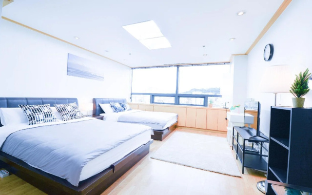 Willow House Hongdae