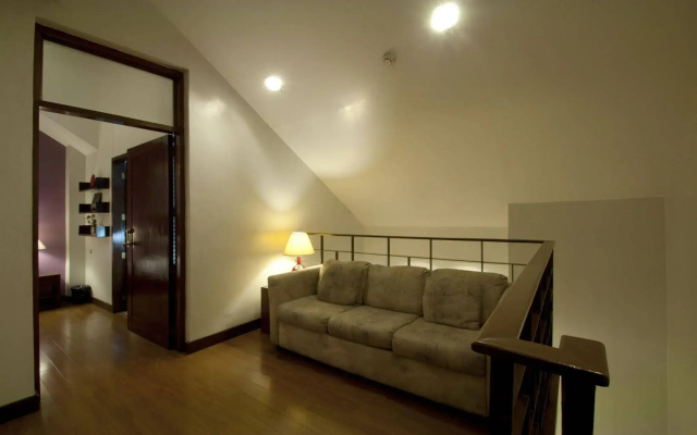 Hotel 878