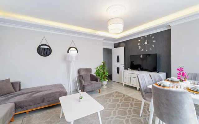 Stunning Gorgeous 2 BR near Golden Horn