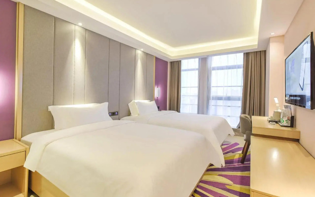 Lavande Hotel (Chongqing Yangjiaping Pedestrian Street Metro Station)