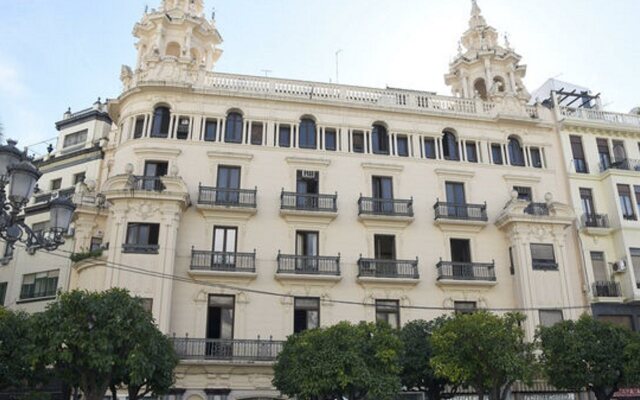 Отель H10 Palacio Colomera вид на фасад