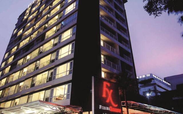 Отель FuramaXclusive Sathorn, Bangkok Бангкок вид на фасад