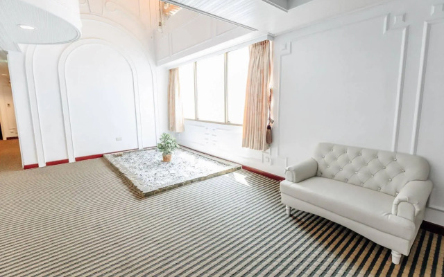 Mou Hotel Luchuan
