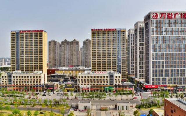 Vienna Hotel(Zhangzhou Jiaomei WanYi square store)