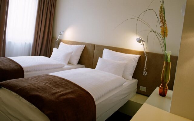 Отель Roomz Vienna Gasometer Вена комната для гостей