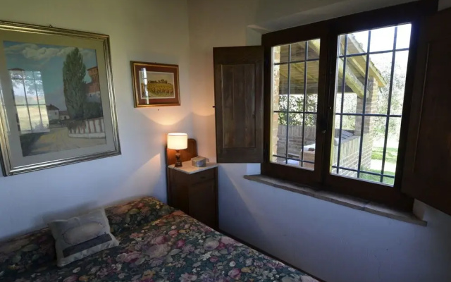 Pleasant Villa In Valiano With Terrace, Garden, Sun-Loungers